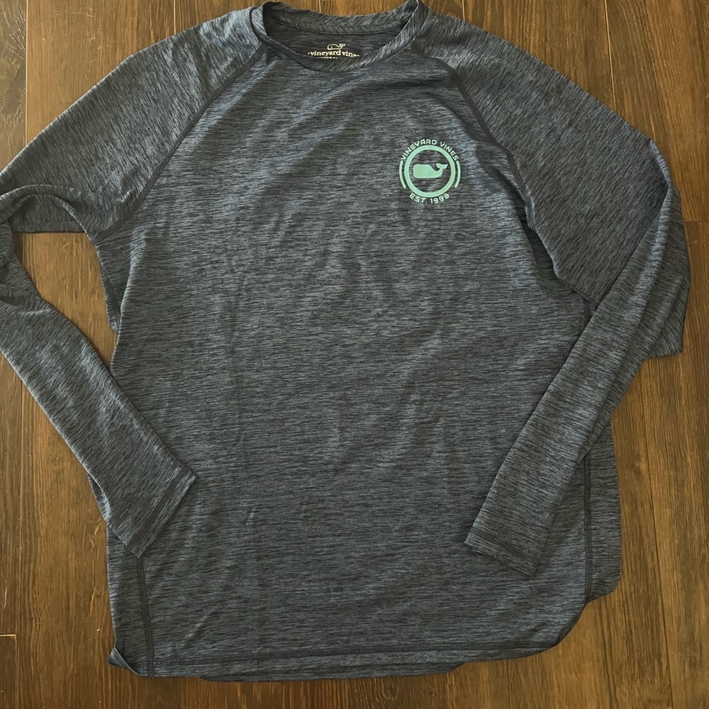Vineyard Vines performance long sleeve T, men’s Medium.